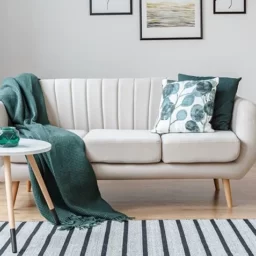 Ambiente decorado com sofá impermeabilizado